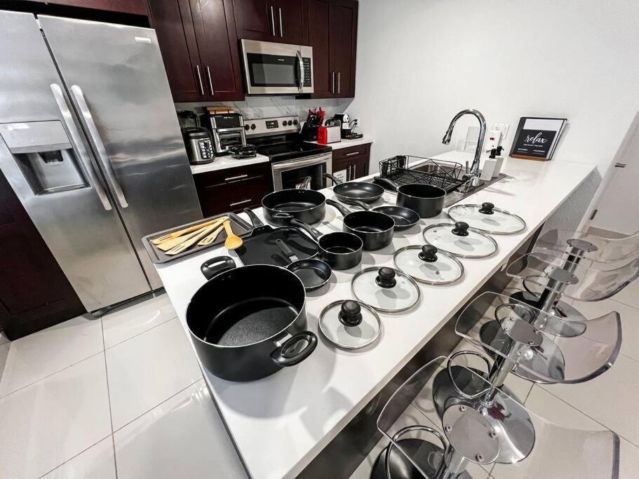 הומסטד Vacay Spot Experience Luna Sky! 65" Tv Bar, Bbq, Shower Massage Jets, Music, Go To Fl Keys מראה חיצוני תמונה