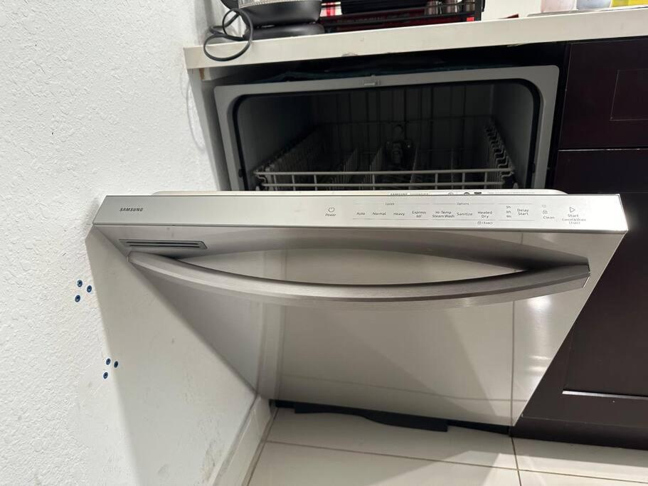 הומסטד Vacay Spot Experience Luna Sky! 65" Tv Bar, Bbq, Shower Massage Jets, Music, Go To Fl Keys מראה חיצוני תמונה